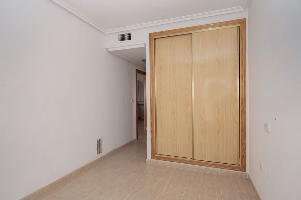 Flat with garage on Calle Nicomedes Gómez — image 10